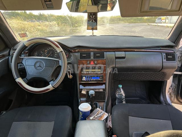 Voiture Mercedes 220