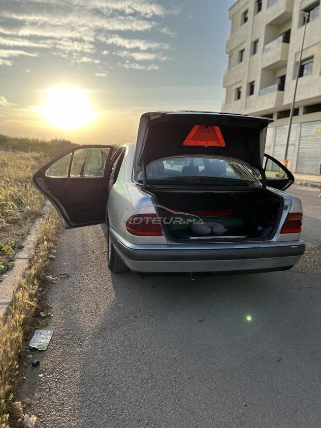 سيارة مرسدس 220