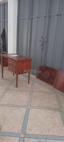 Bureau à vendre pour enfants, trois tiroirs - 2