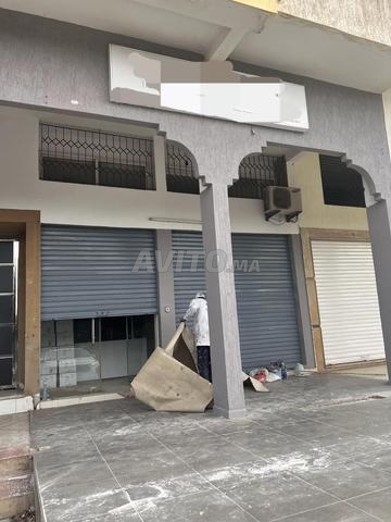 محل للبيع