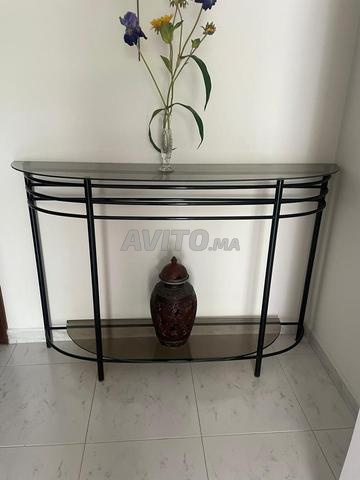 Console contemporaine en verre et aluminium noir