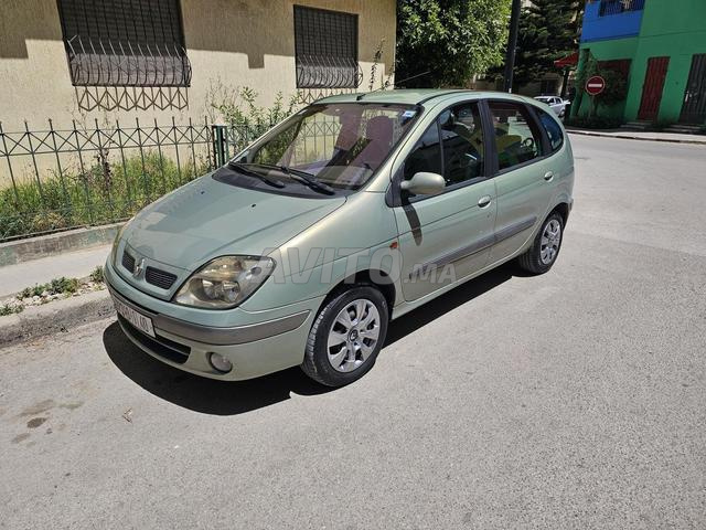 voiture renault scenic model 2003 tres bonne état