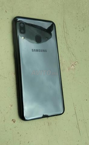 Téléphone Samsung a20e