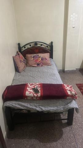 غرفة مشتركة مفروشة آمنة / فتاة / المعارف