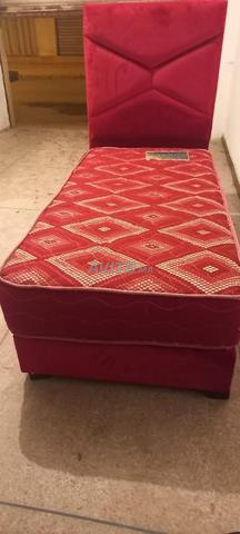 Lit simple avec matelas en bon état - 2