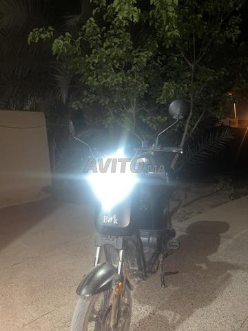 Moto électrique rose - 2