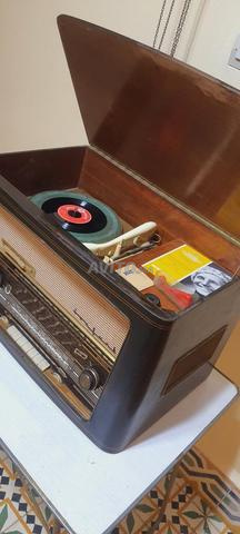 Grand tourne-disque radio ancien, pièce de collection 1950, fonctionne bien