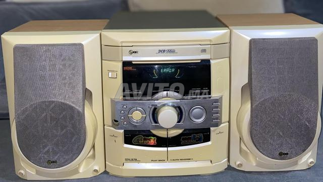 Ancien appareil LG classique avec ses enceintes d'origine - 2