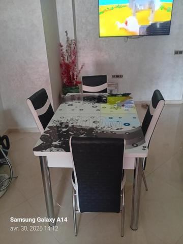 طاولة طعام أنيقة - 2