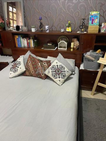 غرفة نوم مع مرتبة