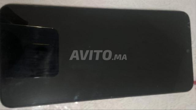Téléphone avec rayures et accessoires 128 Go - 2