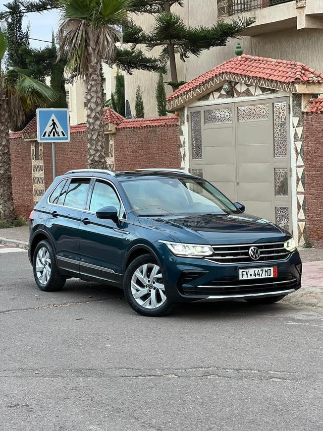 je met vent une voiture très bonne état tigaune 