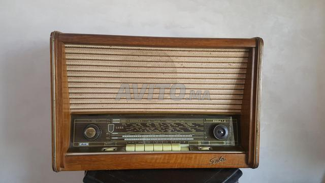 Radio en bois fonctionne parfaitement - 2