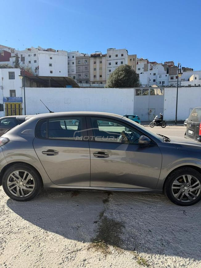 Peugeot 208 Diesel Automatique 2021 à Tanger