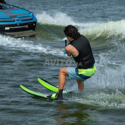 لوح تزلج على الماء (Surf Wakeboard) لمن يرغب بـ 1200 درهم