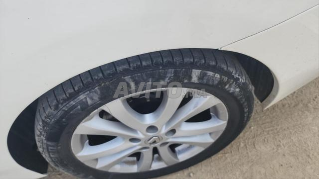 Renault Latitude 2012 photo 3