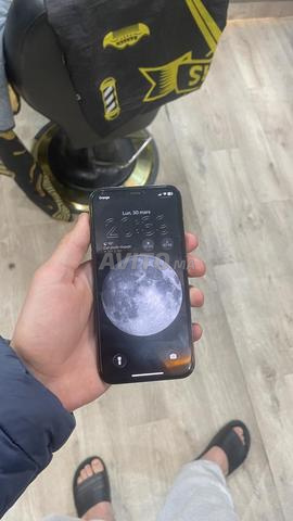 Téléphone iPhone 12pro à vendre, encore propre - 2