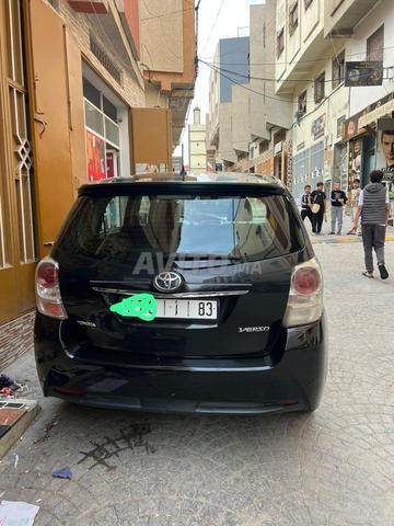 Voiture Toyota Verso encore propre, pour ceux qui sont intéressés, contactez-moi - 2