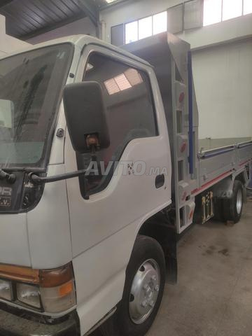 Camion Isuzu benne 3'5T très bon état de marche - 2