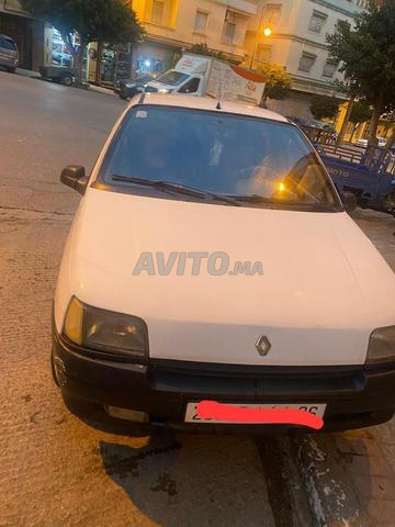Renault Clio essence manuelle 1994 à Tanger - 2