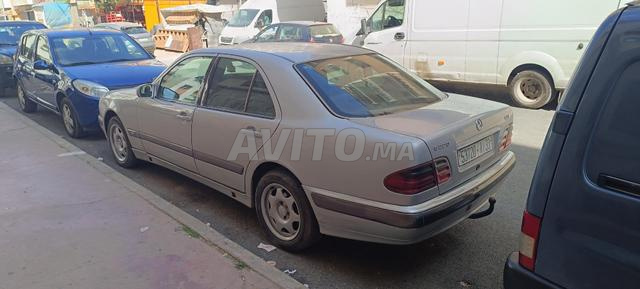 مرسيدس E220 كلاسيك - 2