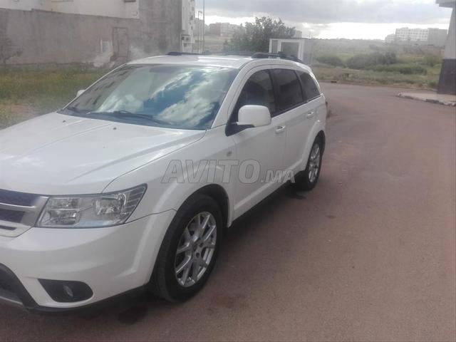 VOITURE 4X4 TRÈS BON ETAT - 2