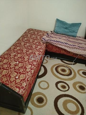 4 banquettes en mousse, coussins et tapis - 2