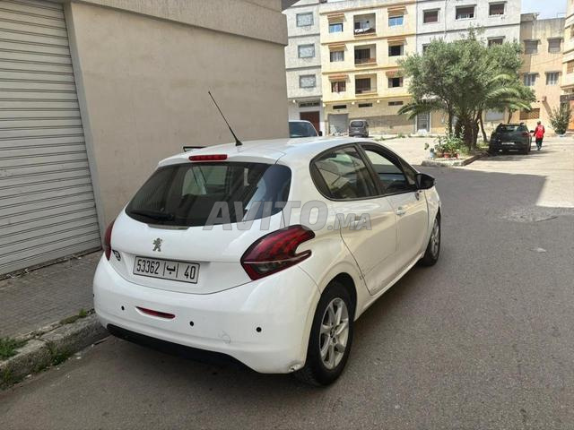 Peugeot 208 Essence Manuelle 2018 à Tanger