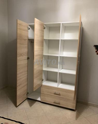 خزانة ملابس للبيع بسعر مناسب