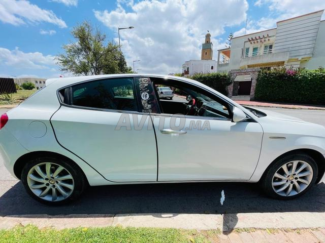 Voiture propre à prix raisonnable - 2
