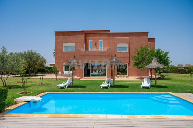 Magnifique Villa avec Piscine et Jardin Verdoyant