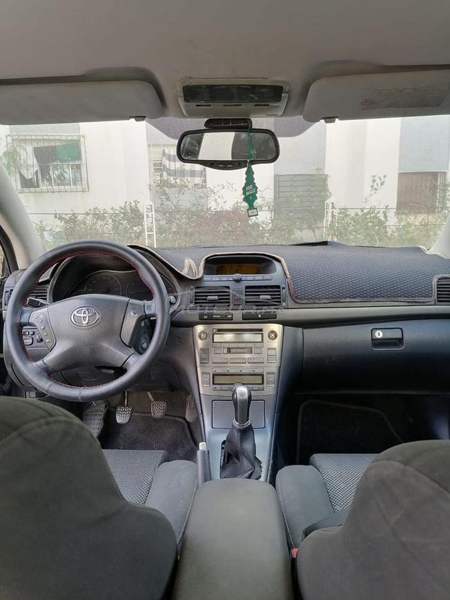 toyota avensis essence
