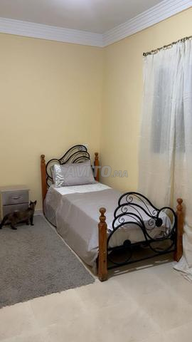 Grande chambre meublée en duplex pour filles uniquement - 2