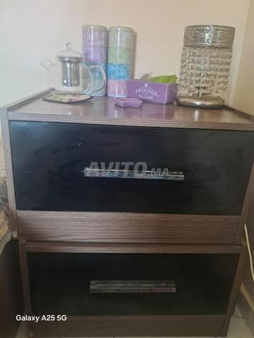 Lit luxueux avec deux commodes - 2