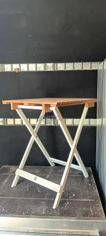 Table en bois de très bonne qualité, pliable