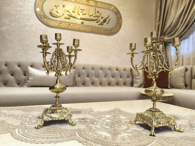 زوج شمعدانات من النحاس الأصفر