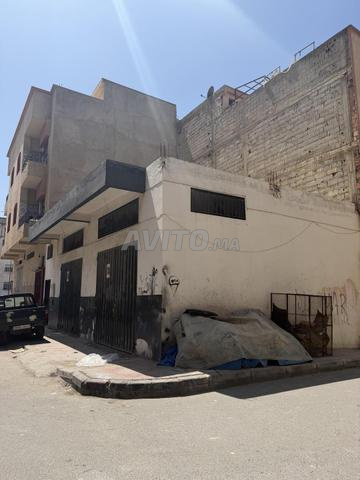 أرض R بلس 2 مع قبو ومرآب مبنيان