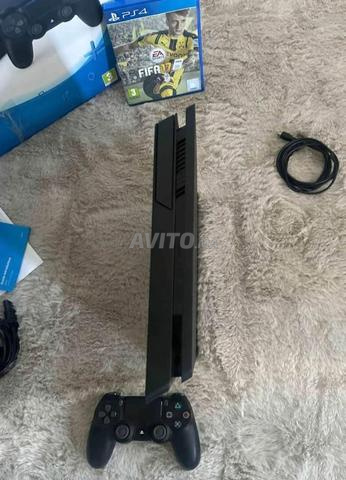 PS4 slim flashée 2 manettes - 2