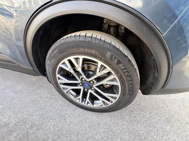 ford kuga titanium