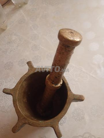 Ancien pilon âgé de 127 ans
