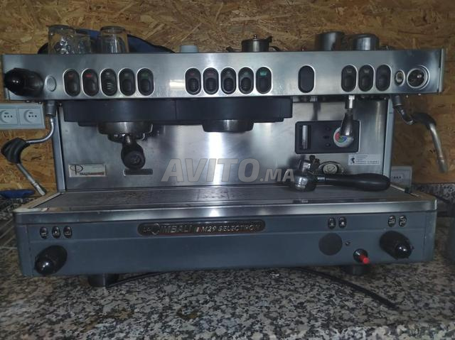 Machine à café et réfrigérateur