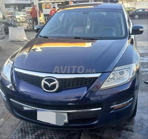 Voiture familiale japonaise 4x4 7 places