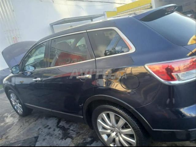 Voiture familiale japonaise 4x4 7 places - 2