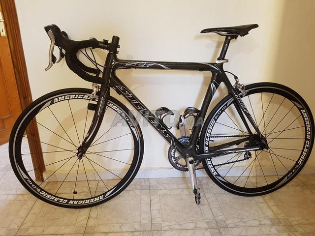 Vélo de course carbone demi