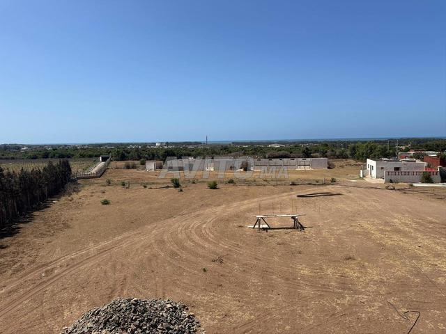 Ferme 8000 m² avec villa, maison, hangar et étable