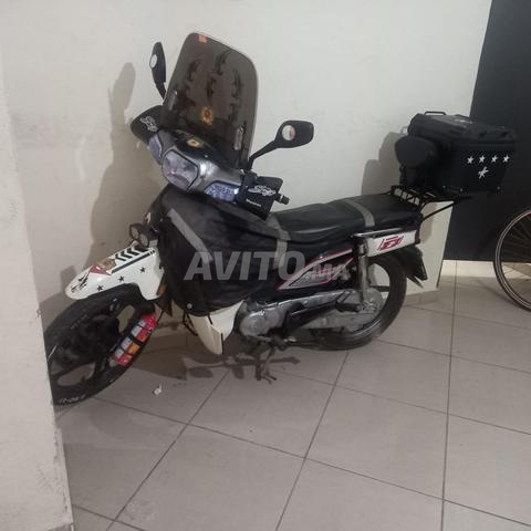 Moto de type BUZZ - 2