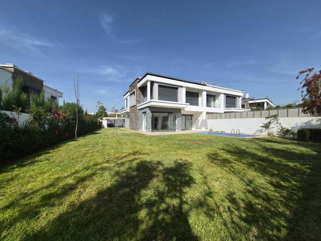 Villa Haut Standing Vide à Bouskoura - 2