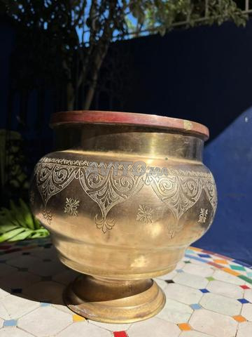 Pièce décorative en cuivre de luxe, gravée à la main avec une grande maîtrise