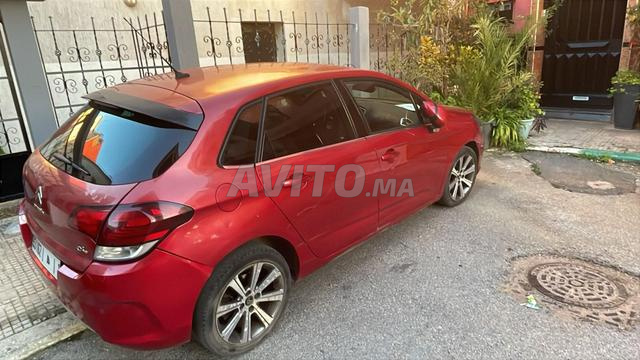 Citroën C4 Diesel Automatique 2018 à Salé - 2