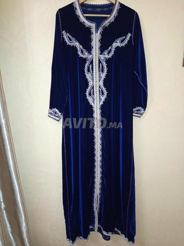 Caftan en velours avec ceinture